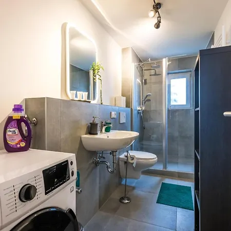 Apartment Bright - Augsburg's Biggest - 4br - Parking - Kitchen *